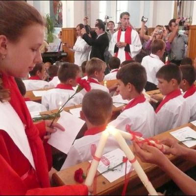 6 septembrie: Tămăşeni: Administrarea sacramentului Mirului