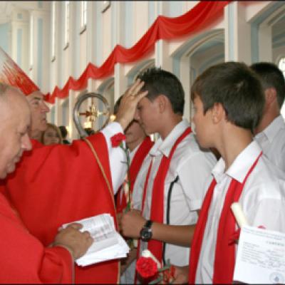 6 septembrie: Tămăşeni: Administrarea sacramentului Mirului