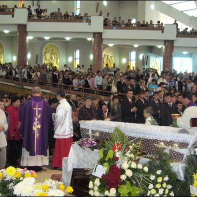 20 septembrie 2009: Bacău: Liturghie cu requiem pentru pr. Petru Mareş