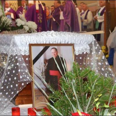 21 septembrie 2009: Faraoani: Funeraliile pr. Petru Mareş