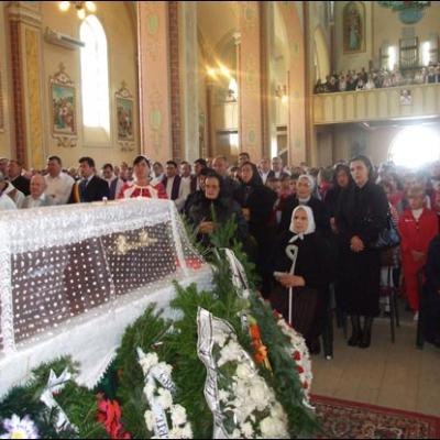 21 septembrie 2009: Faraoani: Funeraliile pr. Petru Mareş