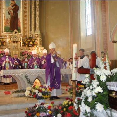 21 septembrie 2009: Faraoani: Funeraliile pr. Petru Mareş