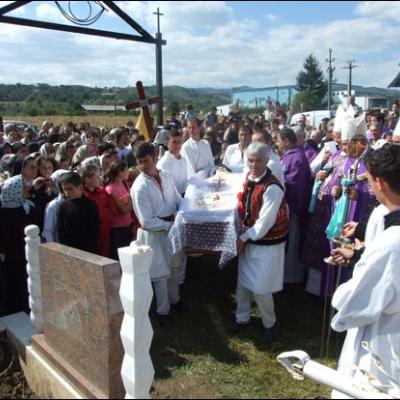 21 septembrie 2009: Faraoani: Funeraliile pr. Petru Mareş