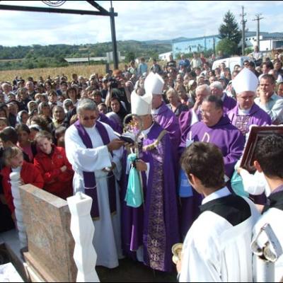 21 septembrie 2009: Faraoani: Funeraliile pr. Petru Mareş