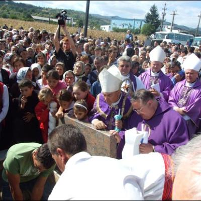 21 septembrie 2009: Faraoani: Funeraliile pr. Petru Mareş