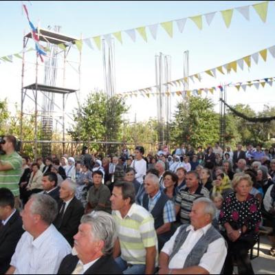 26 septembrie 2009: Bacău: Sfinţirea pietrei de temelie la noua biserică