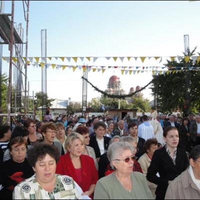 26 septembrie 2009: Bacău: Sfinţirea pietrei de temelie la noua biserică