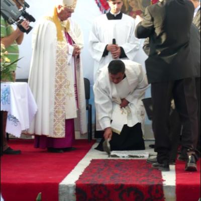 26 septembrie 2009: Bacău: Sfinţirea pietrei de temelie la noua biserică