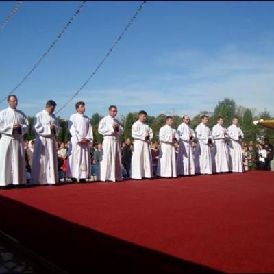 4 octombrie 2009: Roman: Sfinţiri de diaconi la Institutul Teologic Franciscan