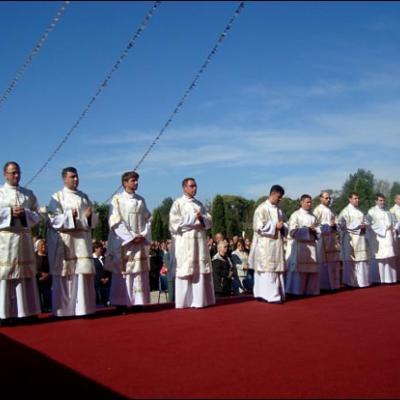 4 octombrie 2009: Roman: Sfinţiri de diaconi la Institutul Teologic Franciscan