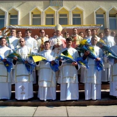 4 octombrie 2009: Roman: Sfinţiri de diaconi la Institutul Teologic Franciscan