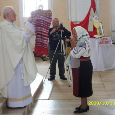 10 octombrie 2009: Butea: Mireasma petalelor de trandafiri (Foto: Iustian-Ionuţ Petre)