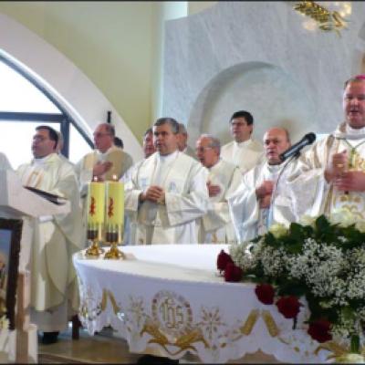 11 octombrie 2009: Iaşi (Parohia "Sf. Tereza"): Hram sub privirile sfinţilor (Foto: Ovidiu Bişog)