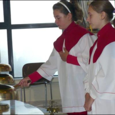 11 octombrie 2009: Iaşi (Parohia "Sf. Tereza"): Hram sub privirile sfinţilor (Foto: Ovidiu Bişog)