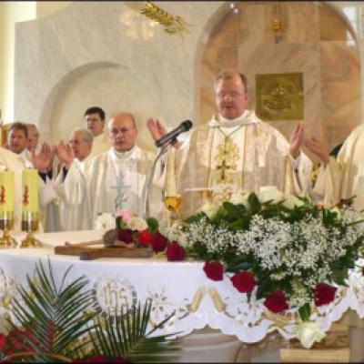 11 octombrie 2009: Iaşi (Parohia "Sf. Tereza"): Hram sub privirile sfinţilor (Foto: Ovidiu Bişog)