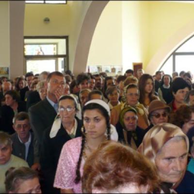 11 octombrie 2009: Iaşi (Parohia "Sf. Tereza"): Hram sub privirile sfinţilor (Foto: Ovidiu Bişog)