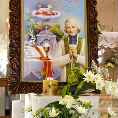 11 octombrie 2009: Iaşi (Parohia "Sf. Tereza"): Hram sub privirile sfinţilor (Foto: Ovidiu Bişog)
