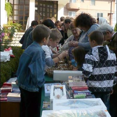 11 octombrie 2009: Iaşi (Parohia "Sf. Tereza"): Hram sub privirile sfinţilor (Foto: Ovidiu Bişog)