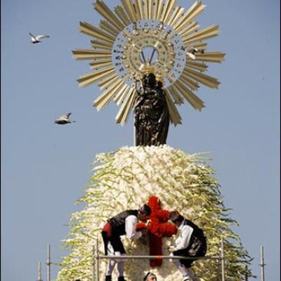 12 octombrie 2009: Zaragoza: Ofrandă de flori adusă Fecioarei Maria