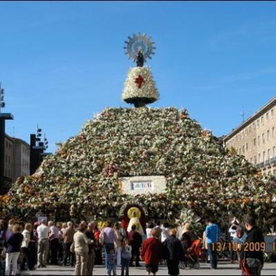 12 octombrie 2009: Zaragoza: Ofrandă de flori adusă Fecioarei Maria