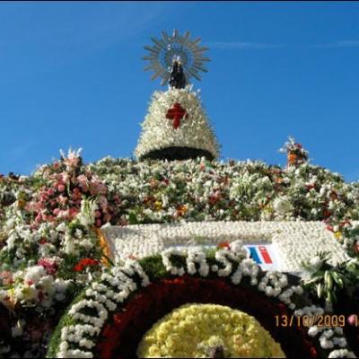 12 octombrie 2009: Zaragoza: Ofrandă de flori adusă Fecioarei Maria