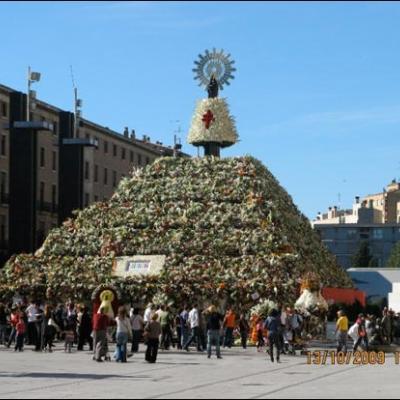 12 octombrie 2009: Zaragoza: Ofrandă de flori adusă Fecioarei Maria