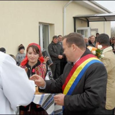 8 noiembrie 2009: Galbeni: Binecuvântarea clădirii centrului socio-cultural
