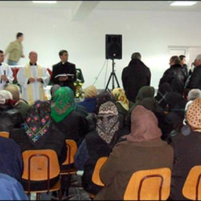 8 noiembrie 2009: Galbeni: Binecuvântarea clădirii centrului socio-cultural