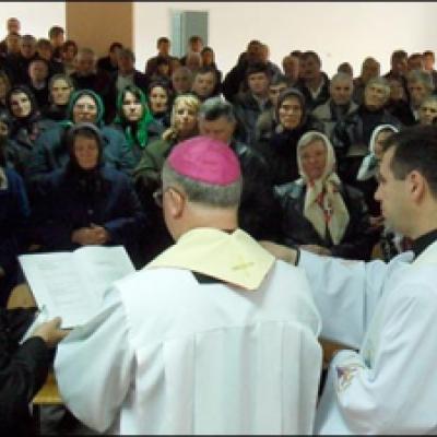 8 noiembrie 2009: Galbeni: Binecuvântarea clădirii centrului socio-cultural