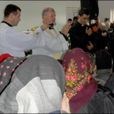 8 noiembrie 2009: Galbeni: Binecuvântarea clădirii centrului socio-cultural
