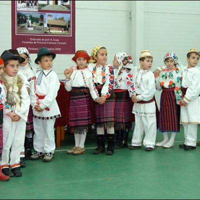 12 noiembrie 2009: Valea Mare: Lansarea monografiei comunei Faraoani