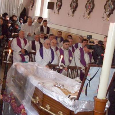 12 noiembrie 2009: Gutinaş: Funeraliile părintelui Robert-Enrich Matei