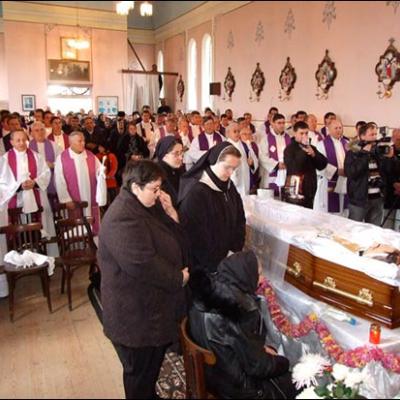 12 noiembrie 2009: Gutinaş: Funeraliile părintelui Robert-Enrich Matei
