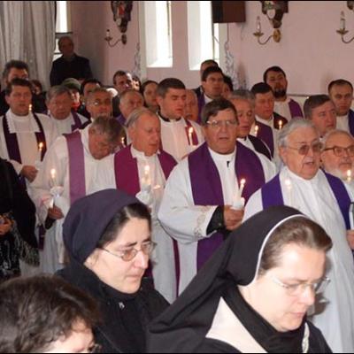 12 noiembrie 2009: Gutinaş: Funeraliile părintelui Robert-Enrich Matei