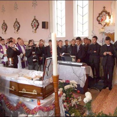 12 noiembrie 2009: Gutinaş: Funeraliile părintelui Robert-Enrich Matei