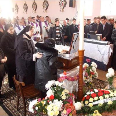 12 noiembrie 2009: Gutinaş: Funeraliile părintelui Robert-Enrich Matei