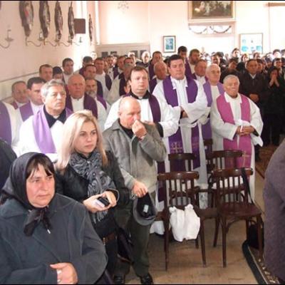 12 noiembrie 2009: Gutinaş: Funeraliile părintelui Robert-Enrich Matei