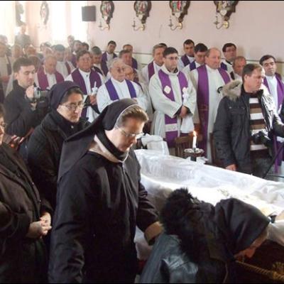 12 noiembrie 2009: Gutinaş: Funeraliile părintelui Robert-Enrich Matei