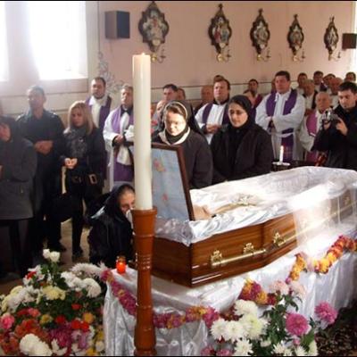 12 noiembrie 2009: Gutinaş: Funeraliile părintelui Robert-Enrich Matei