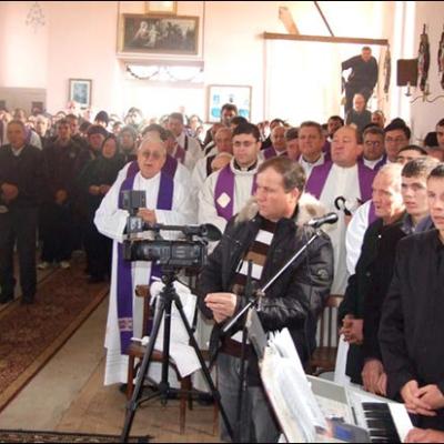 12 noiembrie 2009: Gutinaş: Funeraliile părintelui Robert-Enrich Matei
