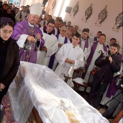12 noiembrie 2009: Gutinaş: Funeraliile părintelui Robert-Enrich Matei
