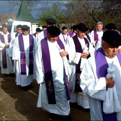 12 noiembrie 2009: Gutinaş: Funeraliile părintelui Robert-Enrich Matei