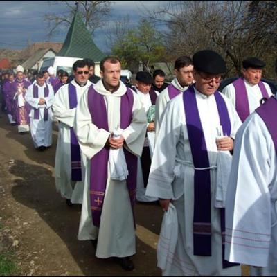 12 noiembrie 2009: Gutinaş: Funeraliile părintelui Robert-Enrich Matei
