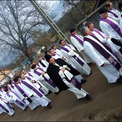 12 noiembrie 2009: Gutinaş: Funeraliile părintelui Robert-Enrich Matei