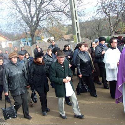 12 noiembrie 2009: Gutinaş: Funeraliile părintelui Robert-Enrich Matei