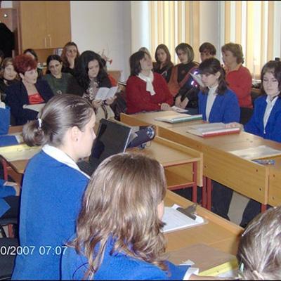 12 noiembrie 2009: Oneşti: Prezentarea Liceului Teologic "Fericitul Ieremia"