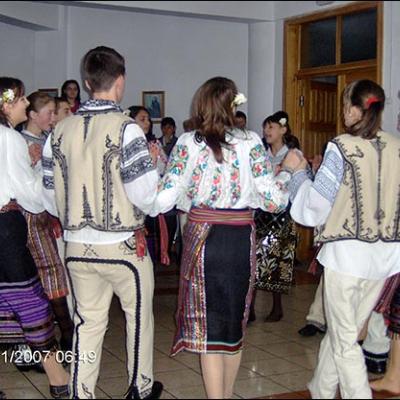 12 noiembrie 2009: Oneşti: Prezentarea Liceului Teologic "Fericitul Ieremia"
