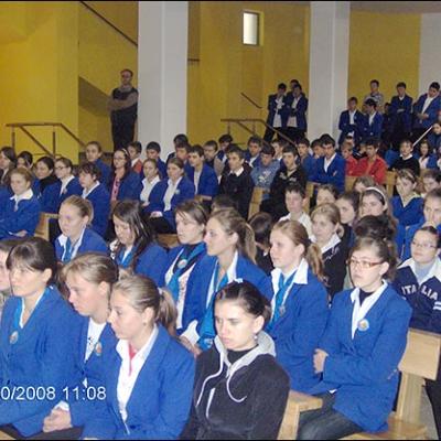 12 noiembrie 2009: Oneşti: Prezentarea Liceului Teologic "Fericitul Ieremia"