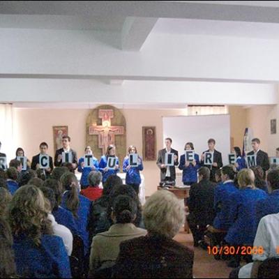 12 noiembrie 2009: Oneşti: Prezentarea Liceului Teologic "Fericitul Ieremia"