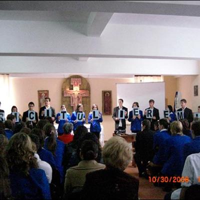 12 noiembrie 2009: Oneşti: Prezentarea Liceului Teologic "Fericitul Ieremia"
